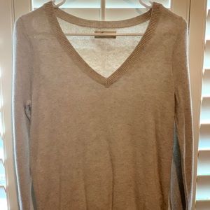 Hollister- Comfy & Flattering Sweater!! Must Have!
